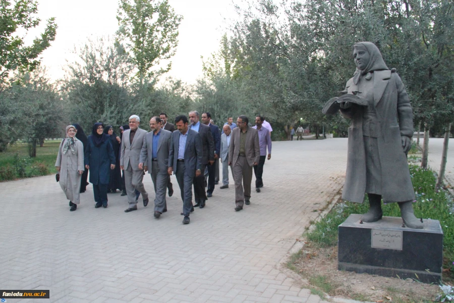 بازدید وزیر علوم جناب آقای دکتر فرهادی و بازدید جناب آقای دکتر عارف از دانشکده شریعتی 8